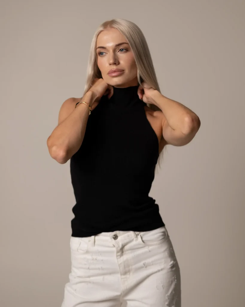 Czarny dzianinowy top halter