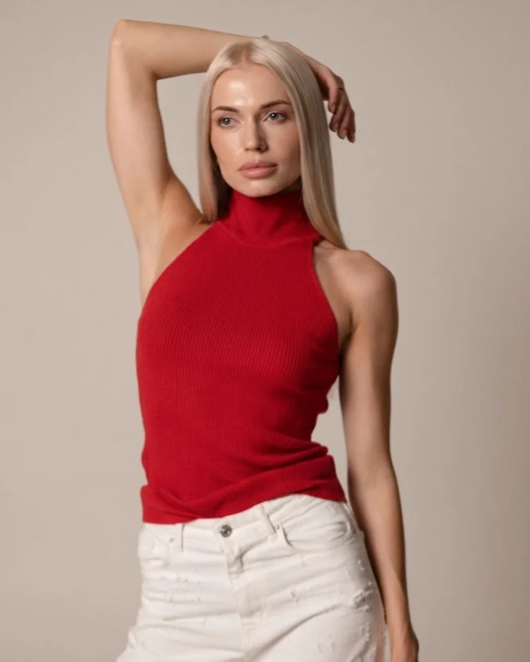 Czerwony dzianinowy top halter