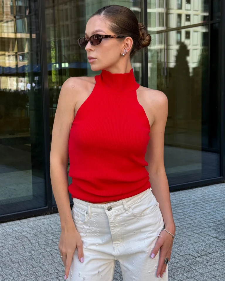 Czerwony dzianinowy top halter