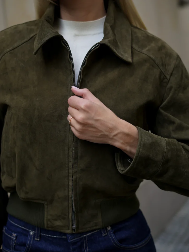 Kurtka bomberka w kolorze khaki z naturalnego zamszu. Dostawa 5-7 dni